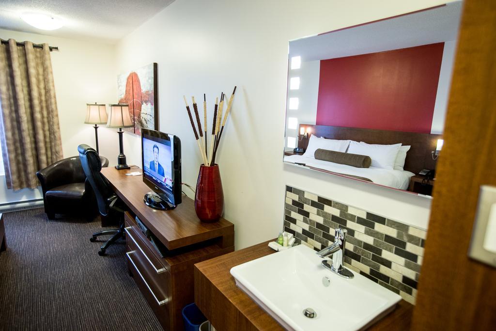 Hotel V Gatineau Room photo
